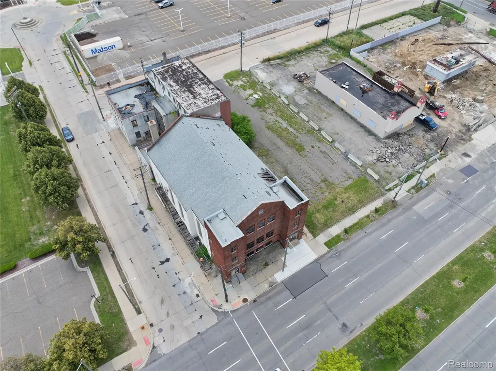 1042 E Warren Avenue Detroit City MI 48207