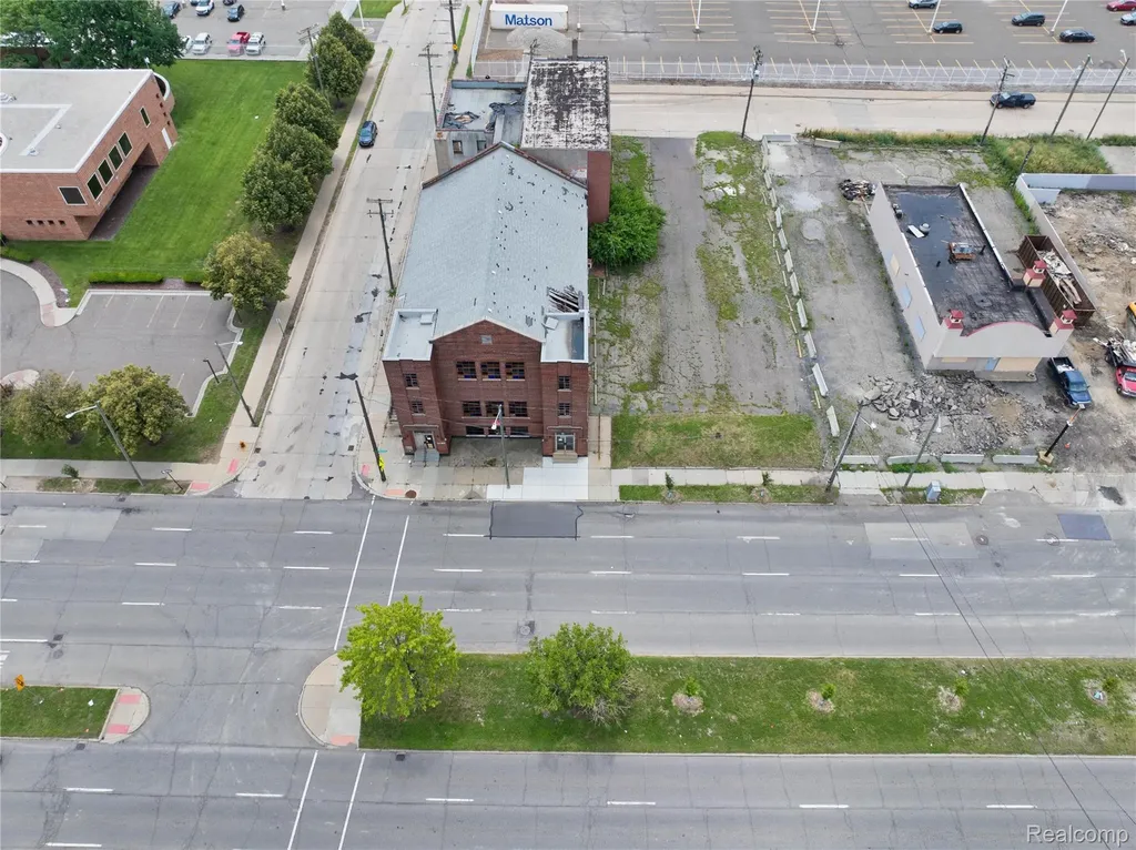 1042 E Warren Avenue Detroit City MI 48207