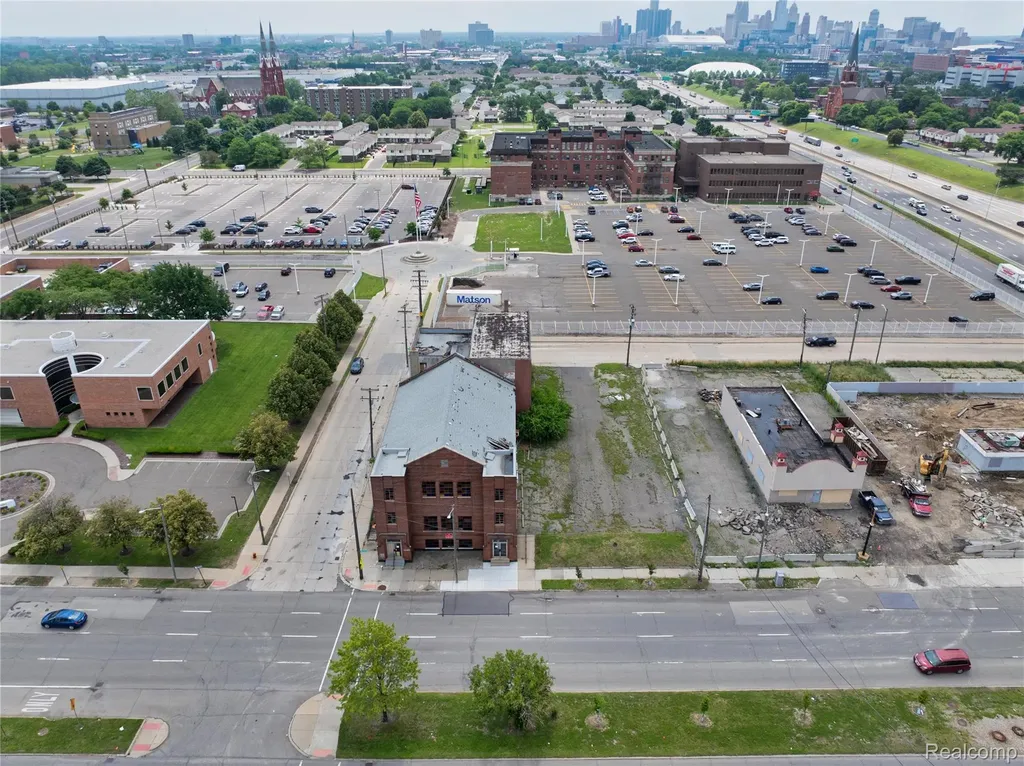 1042 E Warren Avenue Detroit City MI 48207