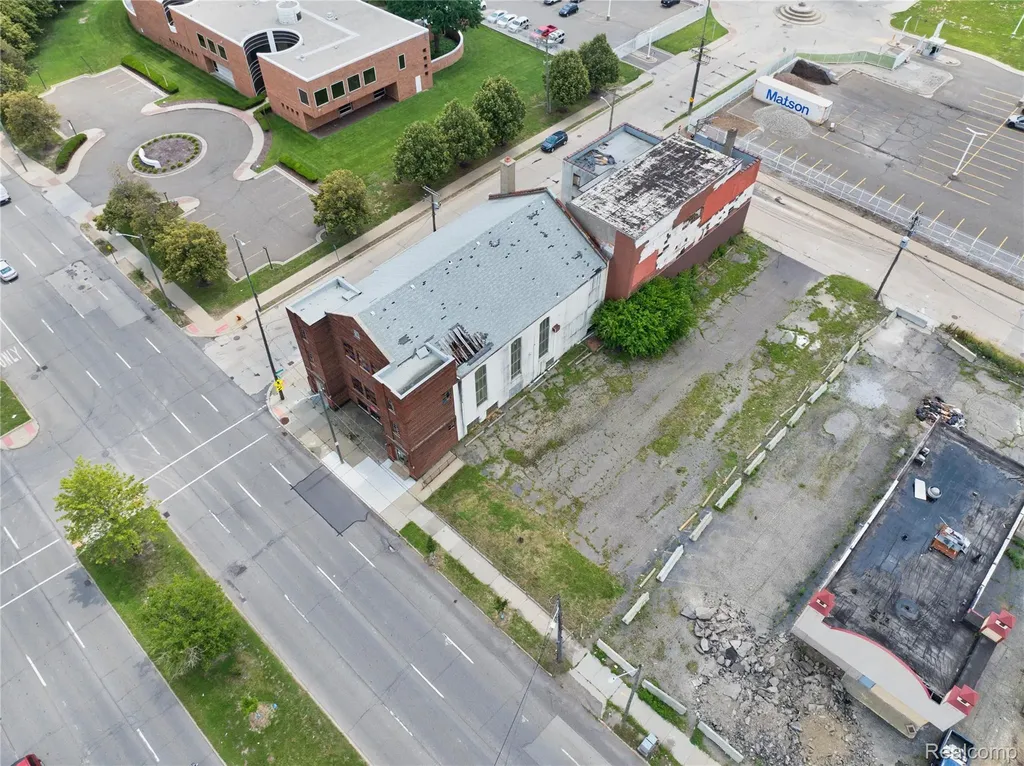 1042 E Warren Avenue Detroit City MI 48207
