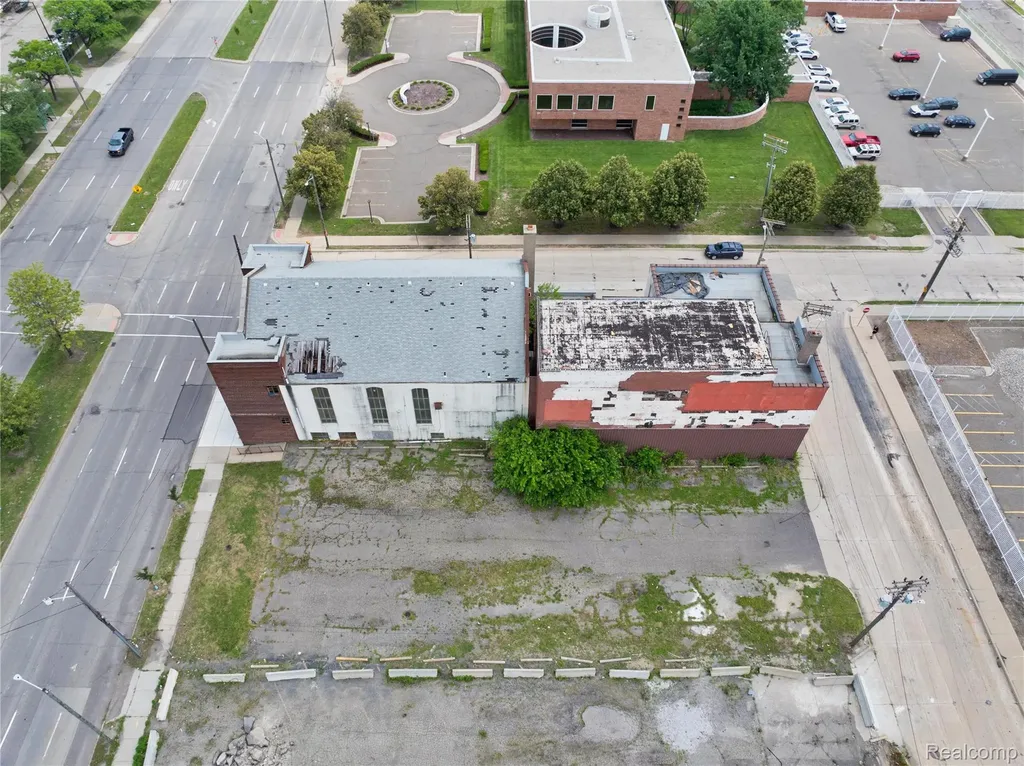 1042 E Warren Avenue Detroit City MI 48207