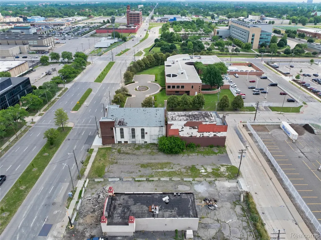 1042 E Warren Avenue Detroit City MI 48207