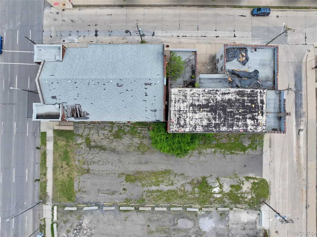 1042 E Warren Avenue Detroit City MI 48207