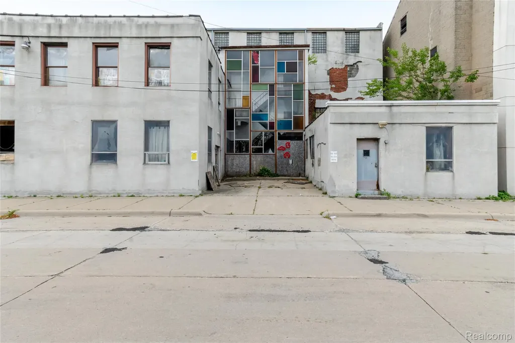 1042 E Warren Avenue Detroit City MI 48207