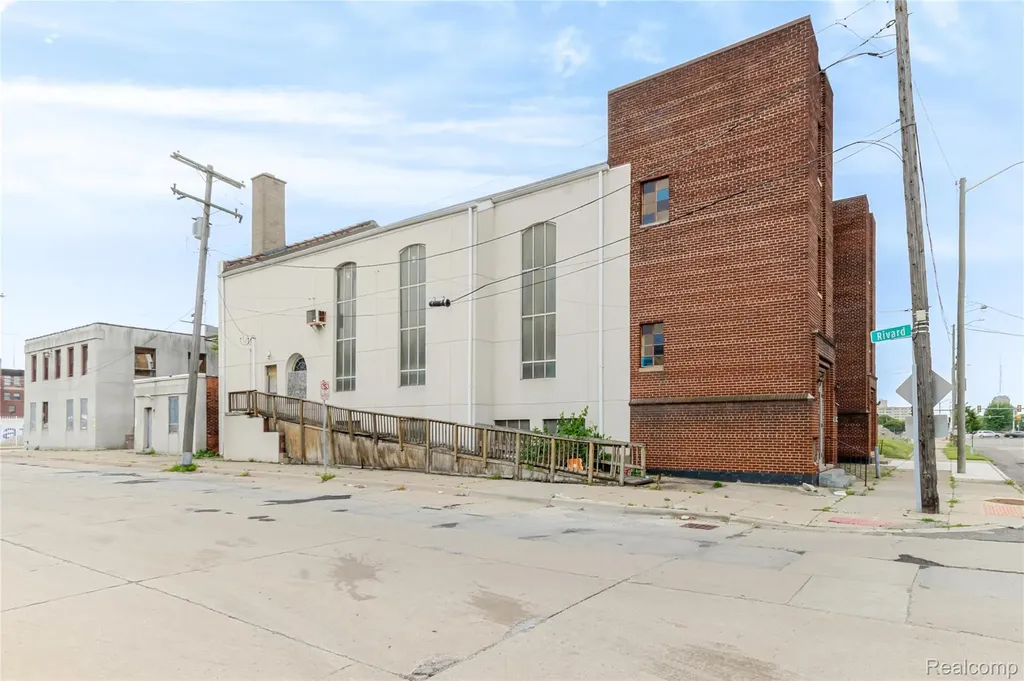 1042 E Warren Avenue Detroit City MI 48207