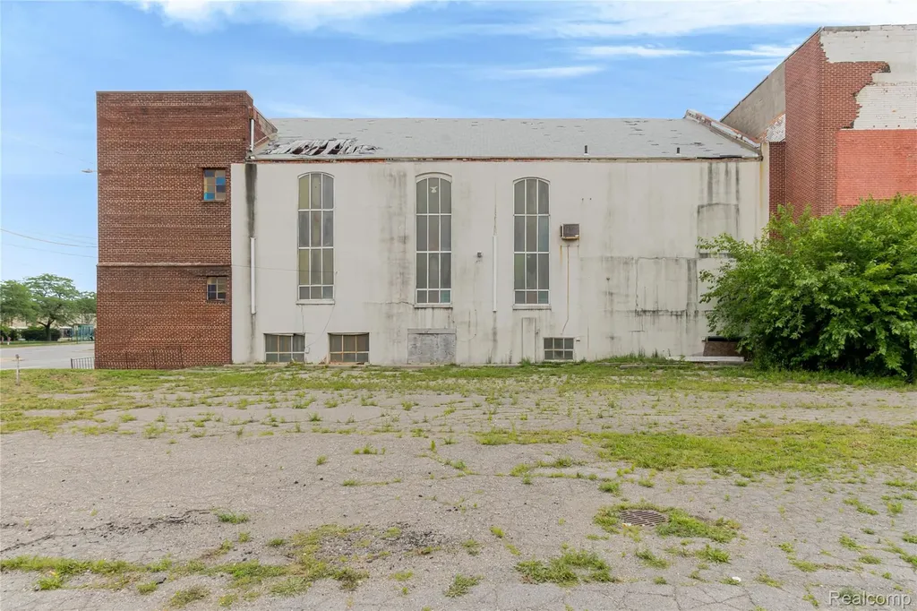 1042 E Warren Avenue Detroit City MI 48207