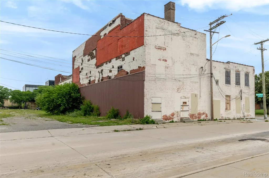 1042 E Warren Avenue Detroit City MI 48207