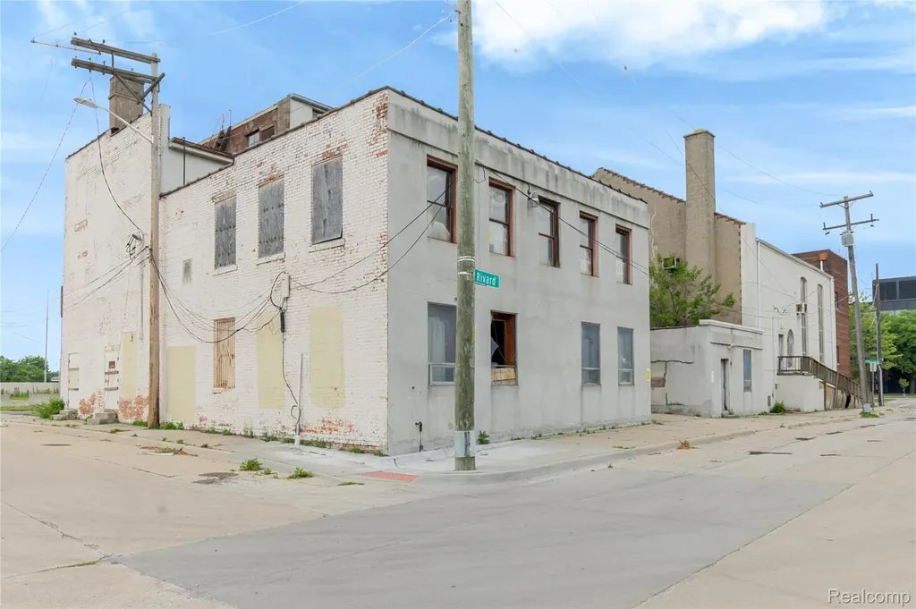 1042 E Warren Avenue Detroit City MI 48207