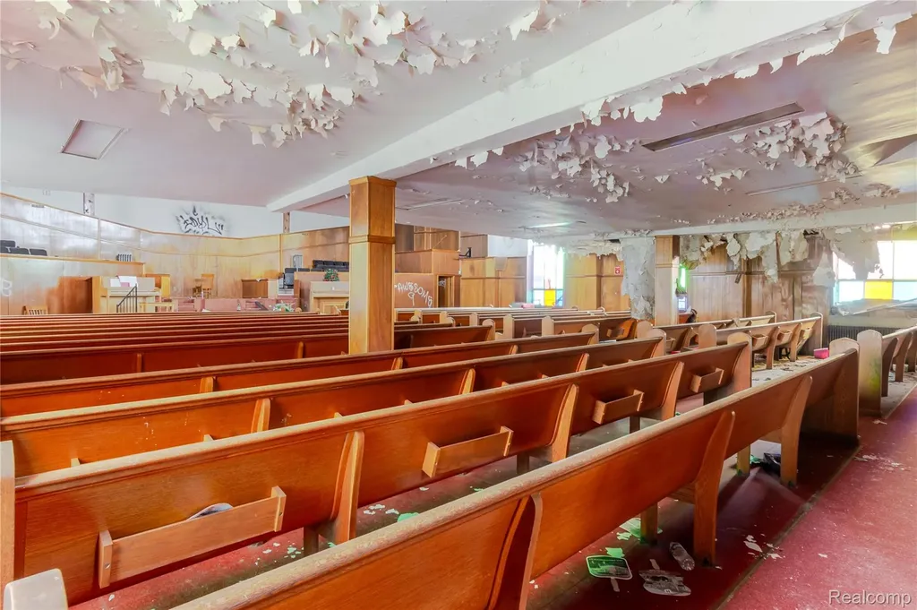 1042 E Warren Avenue Detroit City MI 48207