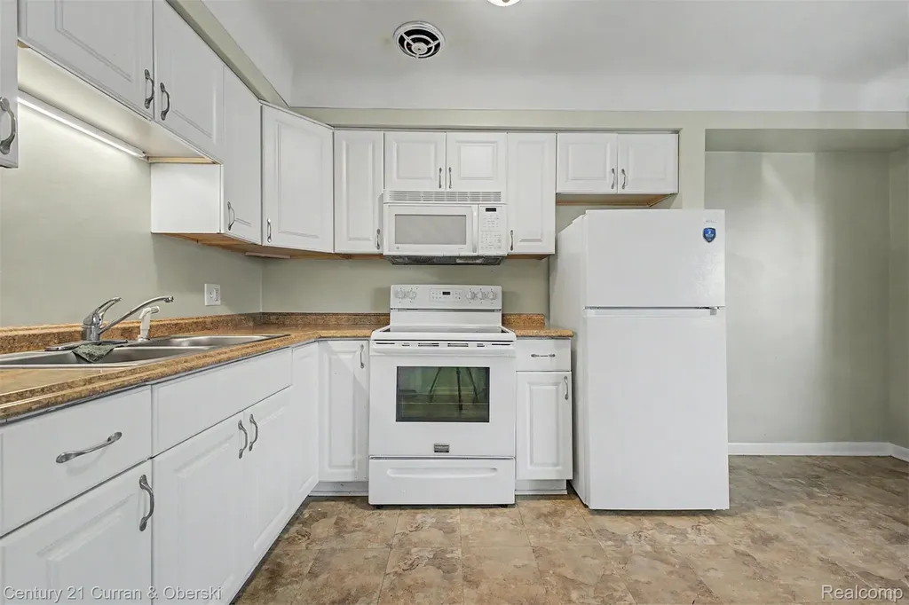 4222 Drouillard Street Lincoln Park City MI 48146