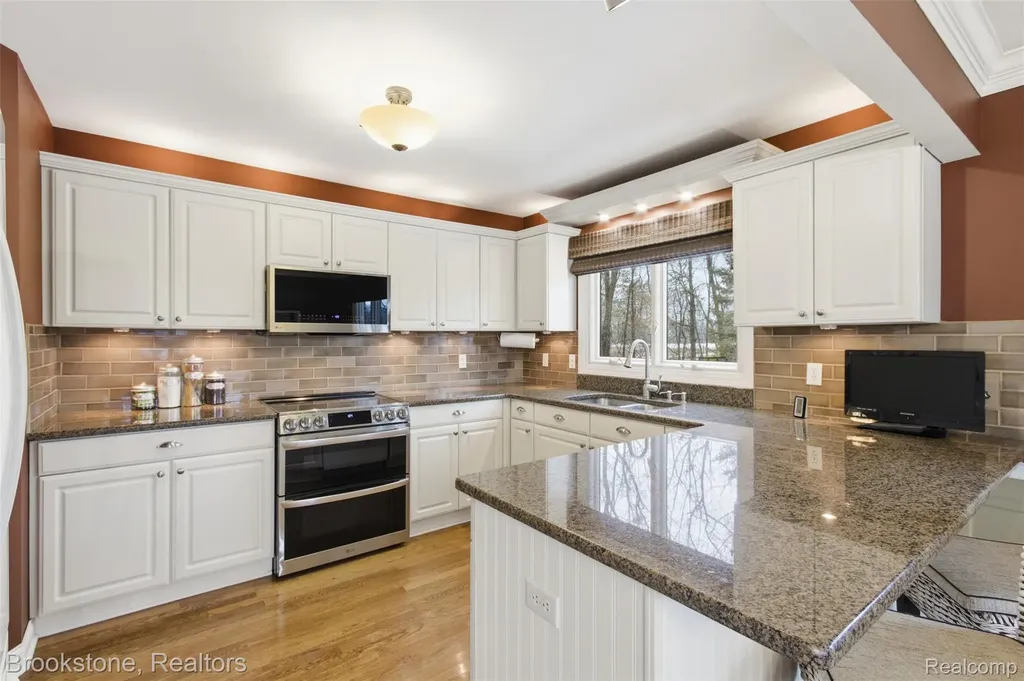 12170 Shaffer Road Springfield Charter Township MI 48350