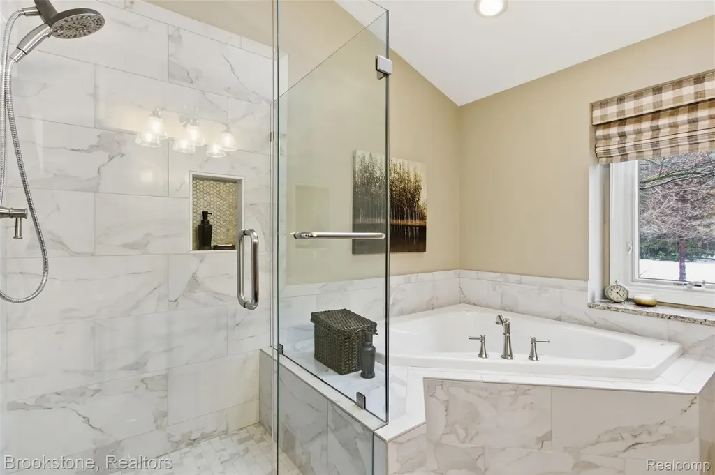 12170 Shaffer Road Springfield Charter Township MI 48350