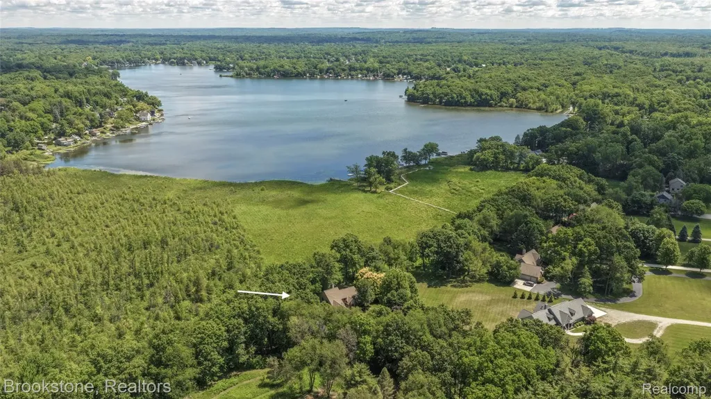 12170 Shaffer Road Springfield Charter Township MI 48350
