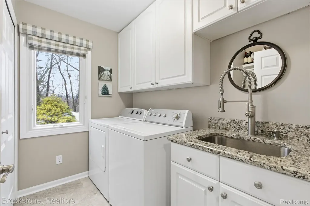 12170 Shaffer Road Springfield Charter Township MI 48350