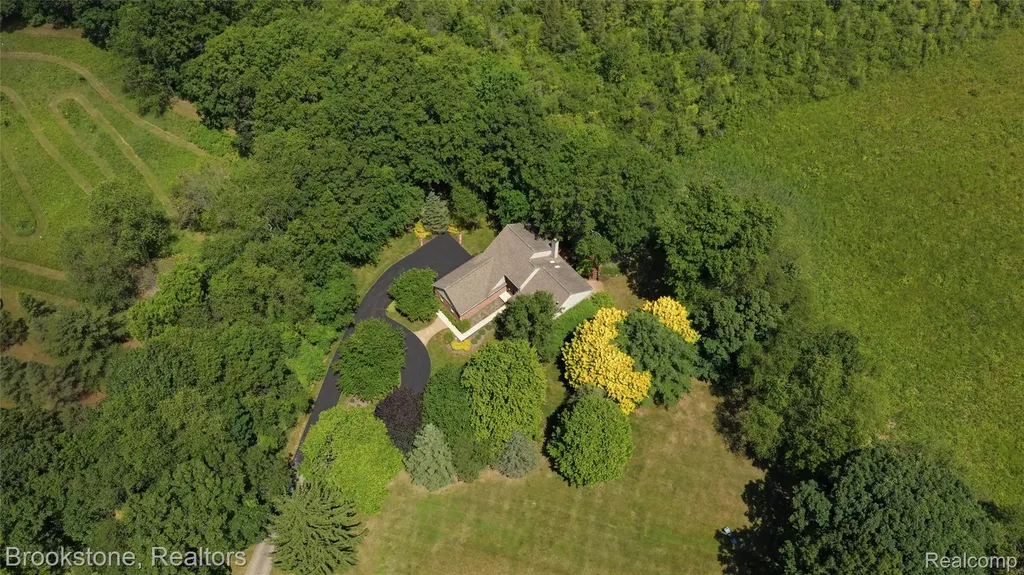 12170 Shaffer Road Springfield Charter Township MI 48350