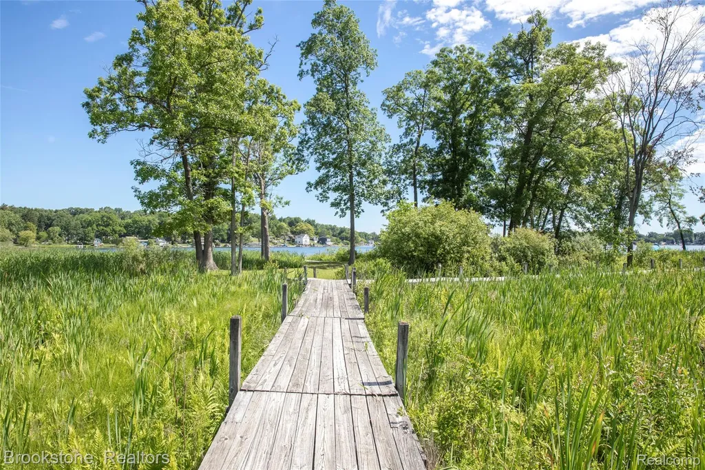 12170 Shaffer Road Springfield Charter Township MI 48350