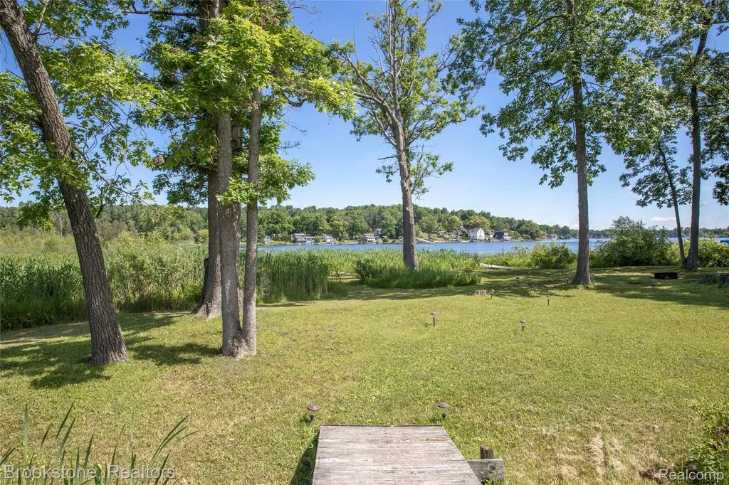 12170 Shaffer Road Springfield Charter Township MI 48350