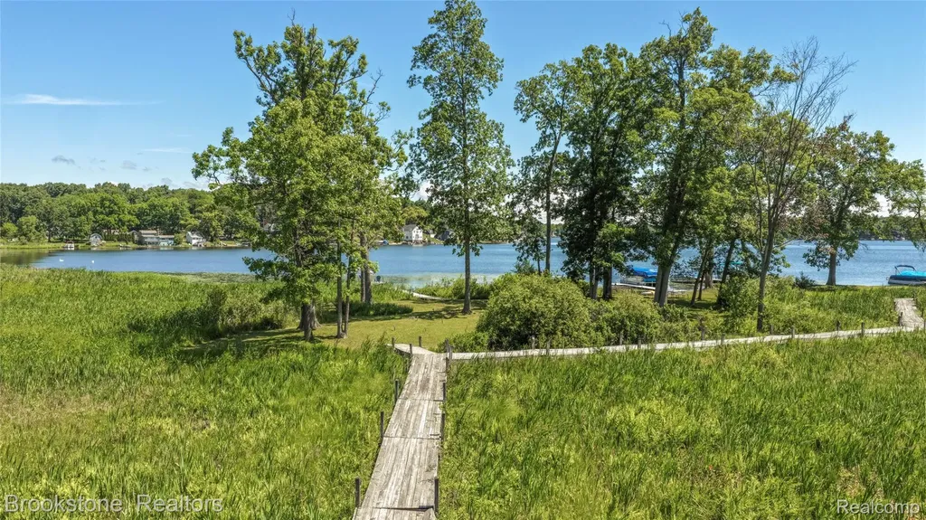 12170 Shaffer Road Springfield Charter Township MI 48350