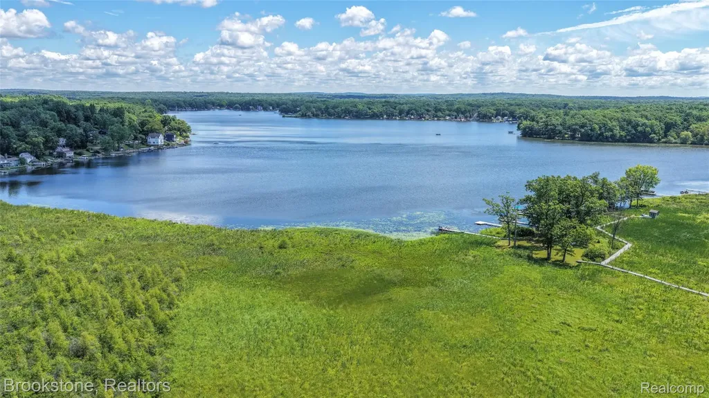 12170 Shaffer Road Springfield Charter Township MI 48350