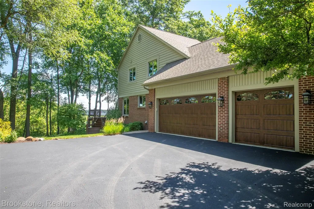 12170 Shaffer Road Springfield Charter Township MI 48350
