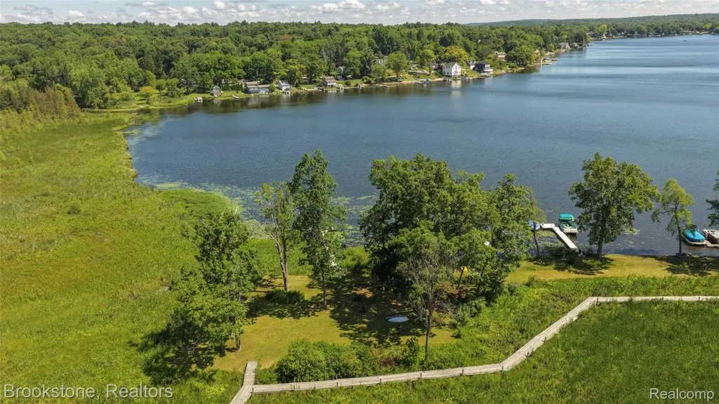 12170 Shaffer Road Springfield Charter Township MI 48350