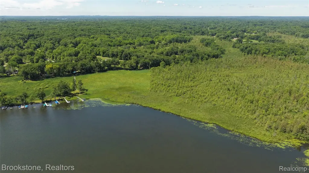 12170 Shaffer Road Springfield Charter Township MI 48350