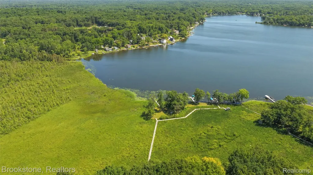 12170 Shaffer Road Springfield Charter Township MI 48350