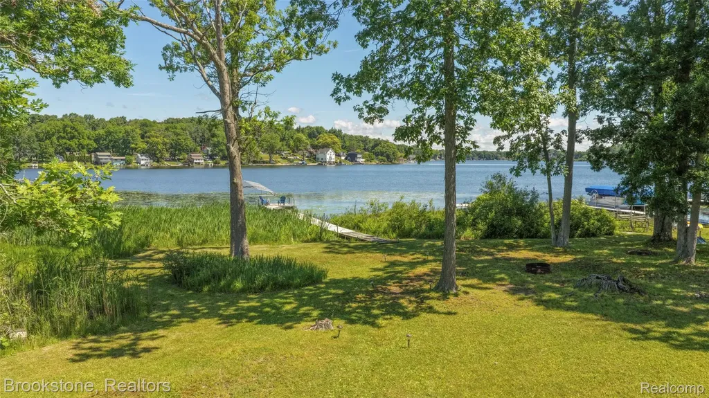 12170 Shaffer Road Springfield Charter Township MI 48350