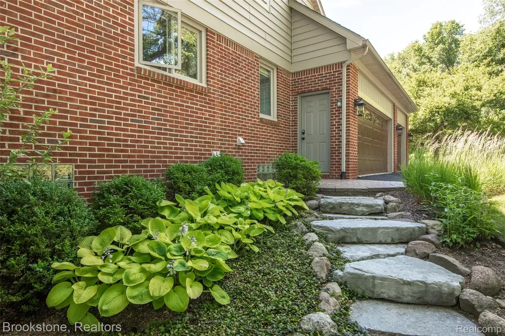 12170 Shaffer Road Springfield Charter Township MI 48350