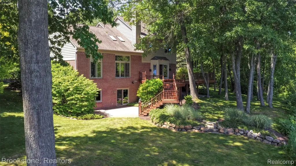 12170 Shaffer Road Springfield Charter Township MI 48350