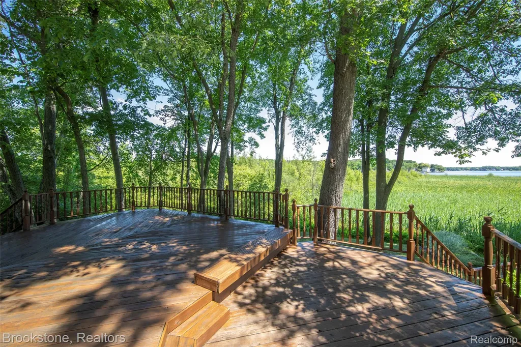 12170 Shaffer Road Springfield Charter Township MI 48350