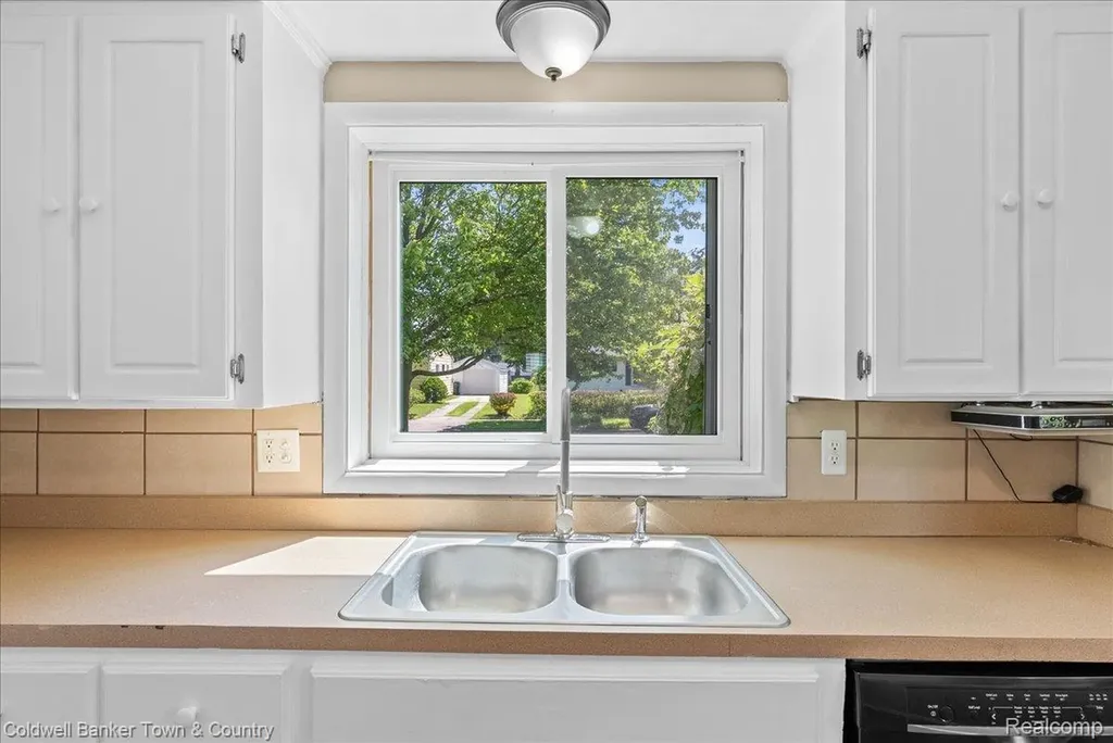4820 Burchfield Avenue Lansing City MI 48910