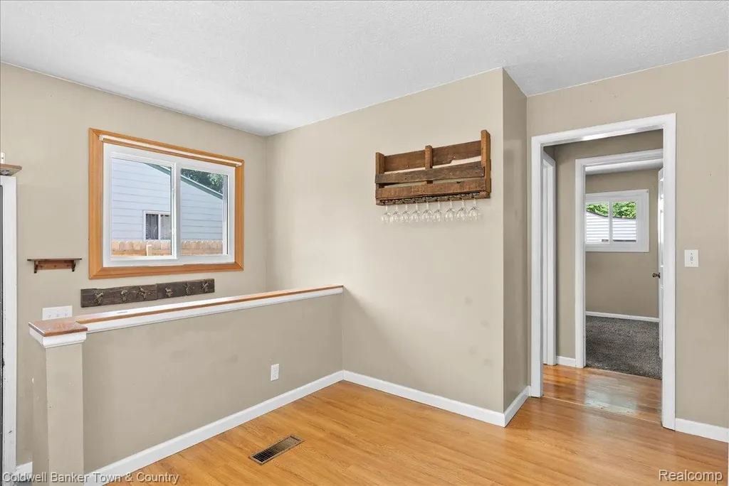 4820 Burchfield Avenue Lansing City MI 48910