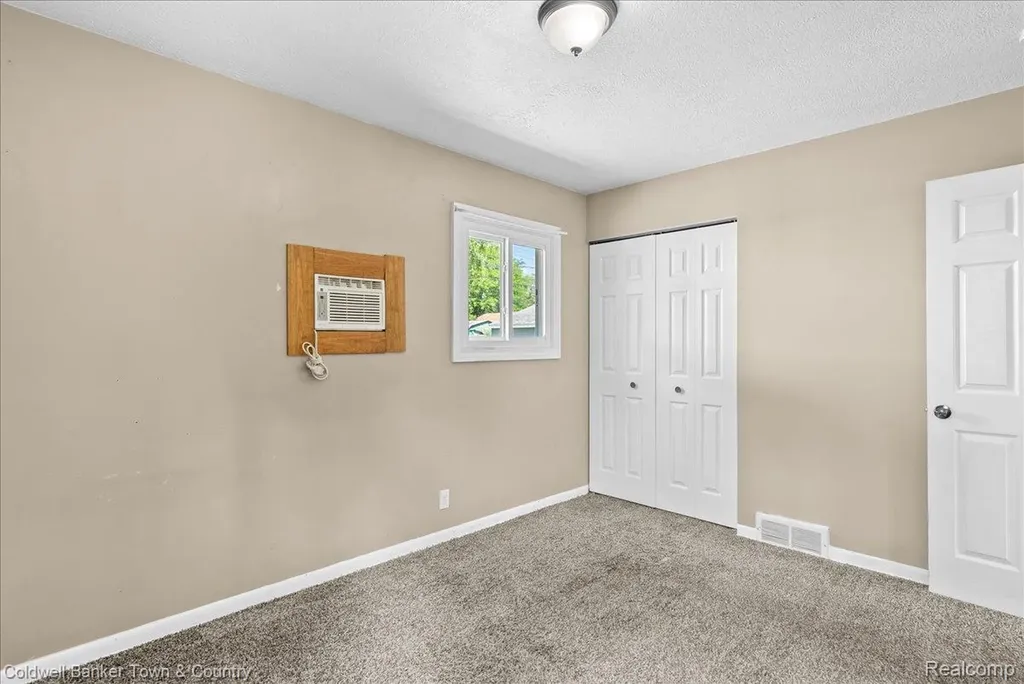 4820 Burchfield Avenue Lansing City MI 48910