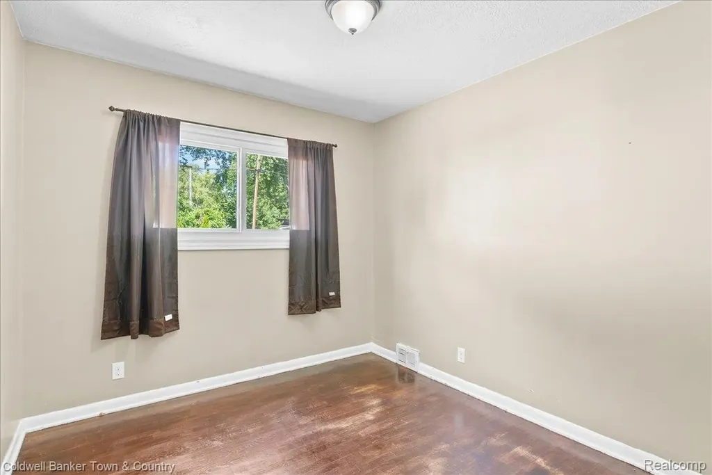 4820 Burchfield Avenue Lansing City MI 48910