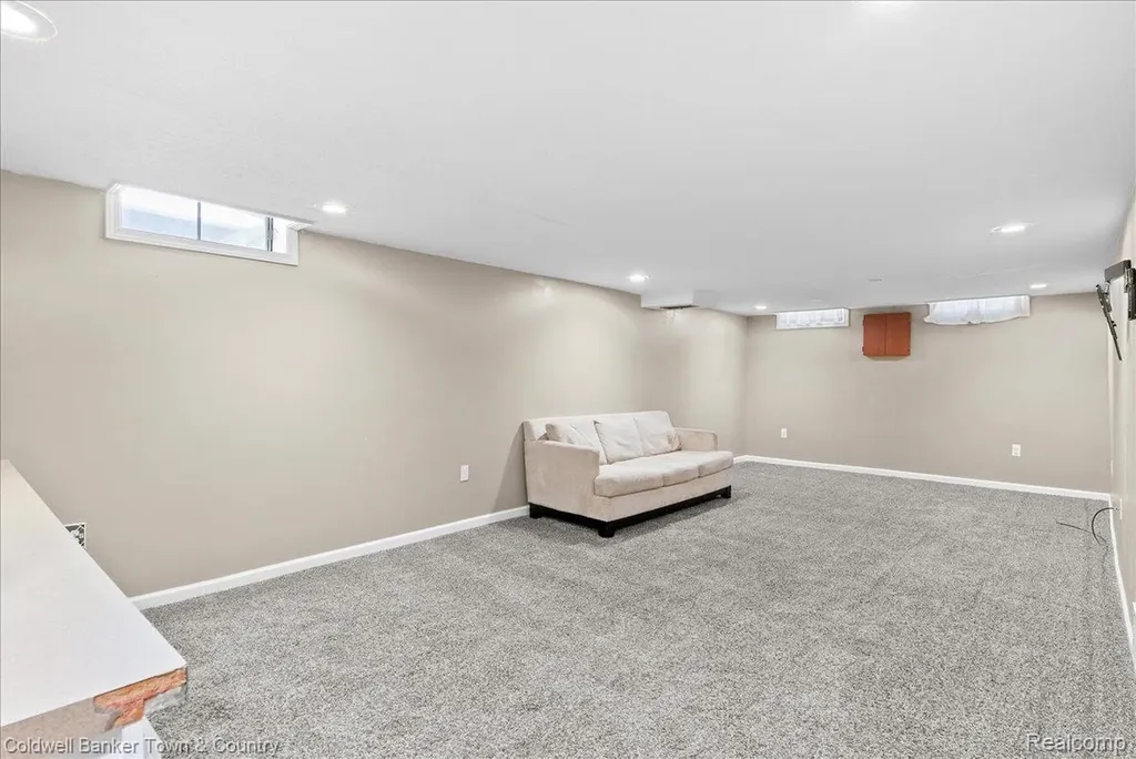 4820 Burchfield Avenue Lansing City MI 48910