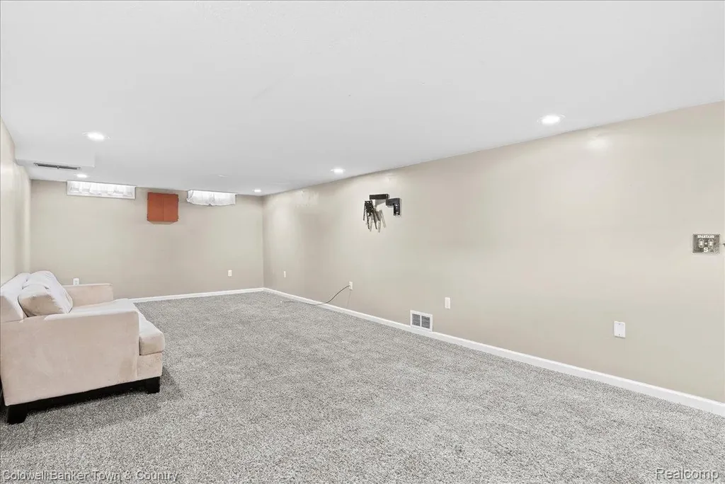 4820 Burchfield Avenue Lansing City MI 48910