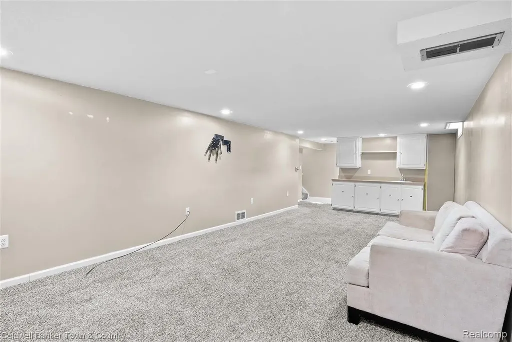 4820 Burchfield Avenue Lansing City MI 48910