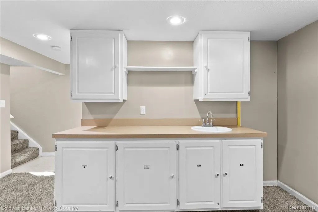 4820 Burchfield Avenue Lansing City MI 48910