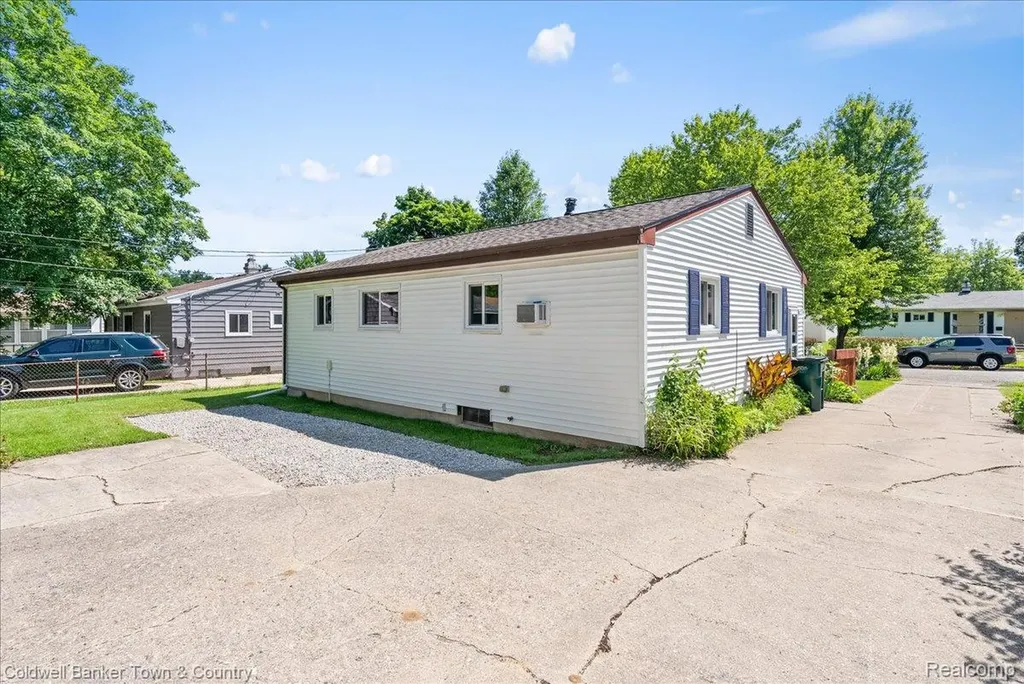 4820 Burchfield Avenue Lansing City MI 48910