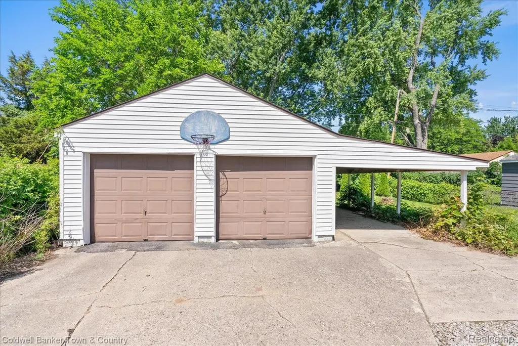 4820 Burchfield Avenue Lansing City MI 48910