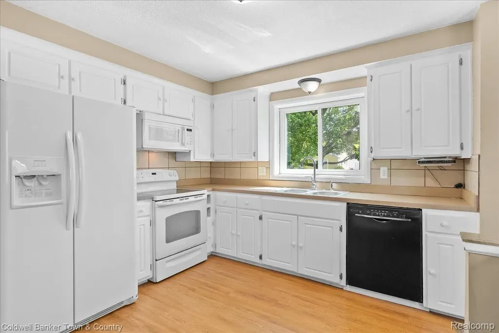 4820 Burchfield Avenue Lansing City MI 48910
