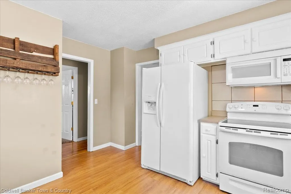 4820 Burchfield Avenue Lansing City MI 48910