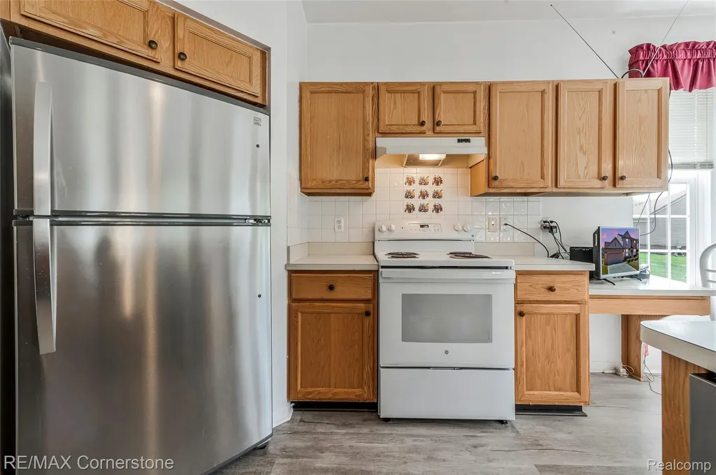 8307 Parkside Drive Westland City MI 48185