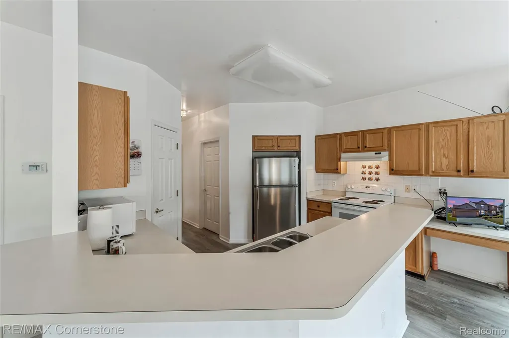 8307 Parkside Drive Westland City MI 48185