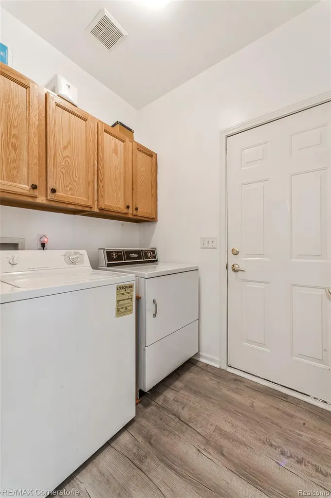 8307 Parkside Drive Westland City MI 48185