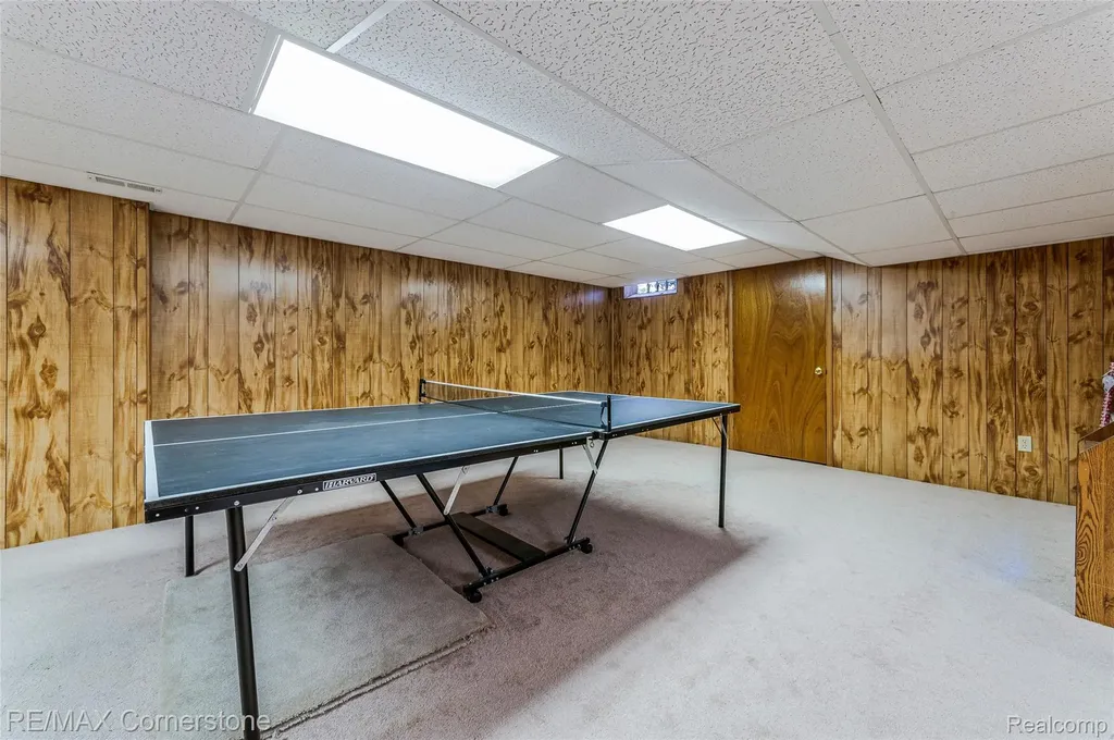 8307 Parkside Drive Westland City MI 48185
