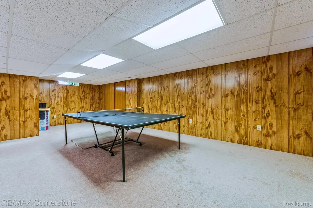8307 Parkside Drive Westland City MI 48185