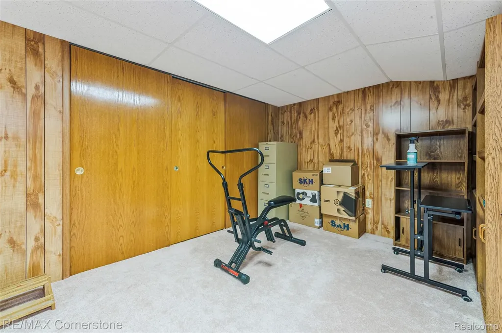 8307 Parkside Drive Westland City MI 48185