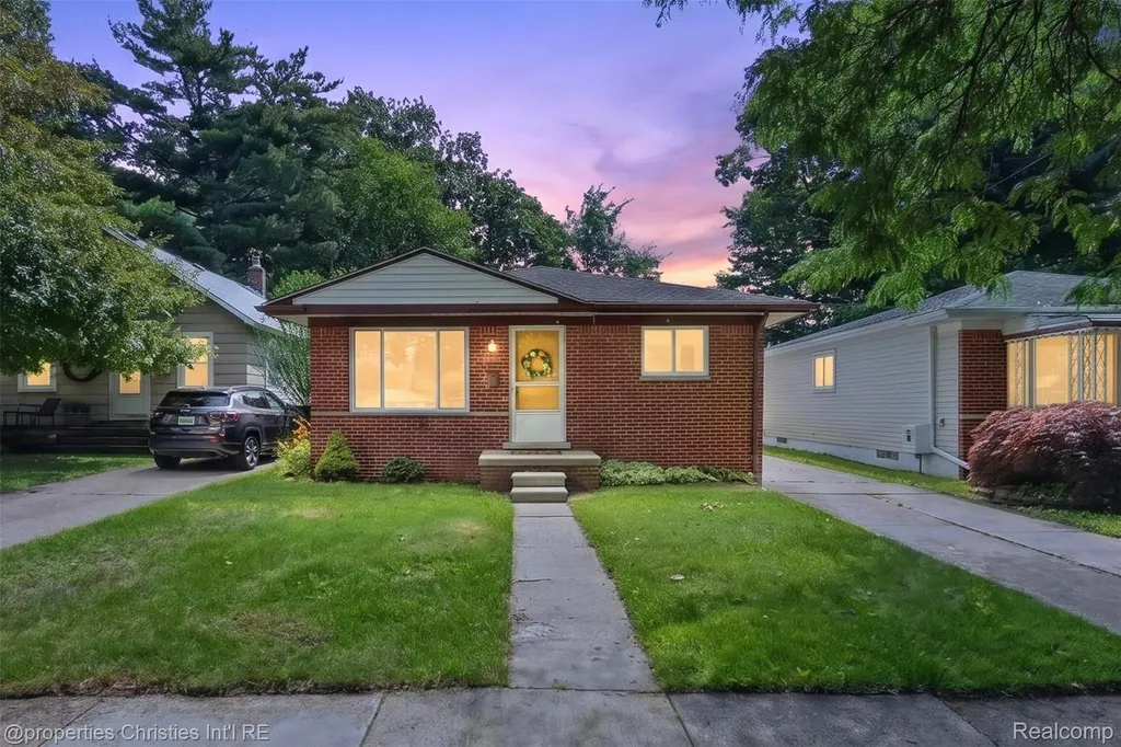27856 Lenox Avenue Madison Heights City MI 48071